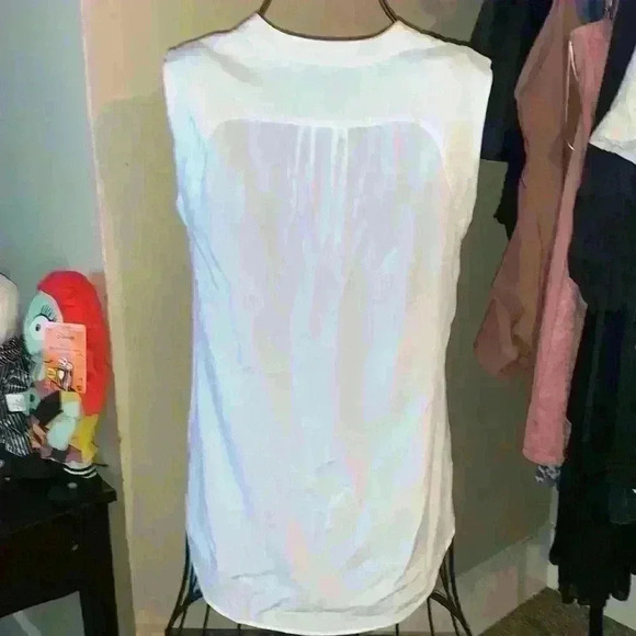 NWT Attention S/C V-Neck Sleeveless Blouse Top - Picture 4 of 5